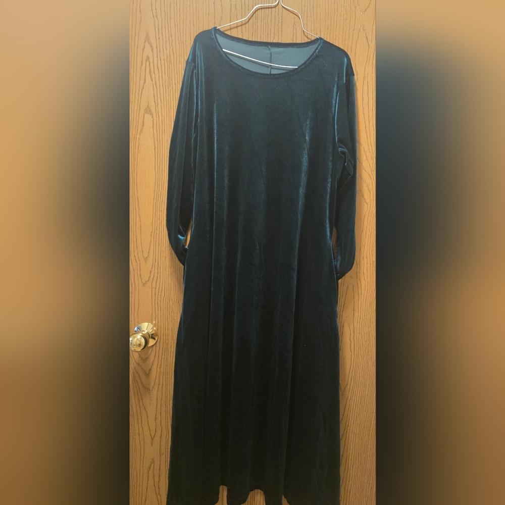 NWOT Women's Elegant Velvet Dress - Green Long Sleeve Fitted Top & Flowy 1x - Picture 3 of 13